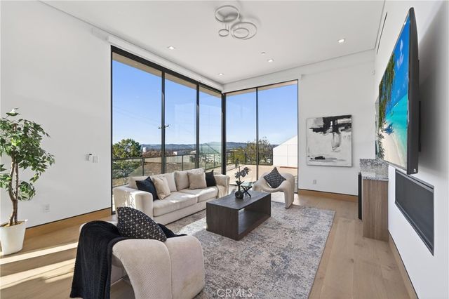 4016 Oakfield dr, Sherman Oaks, CA 91423
