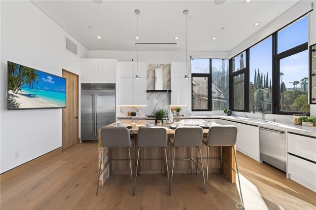 4016 Oakfield dr, Sherman Oaks, CA 91423