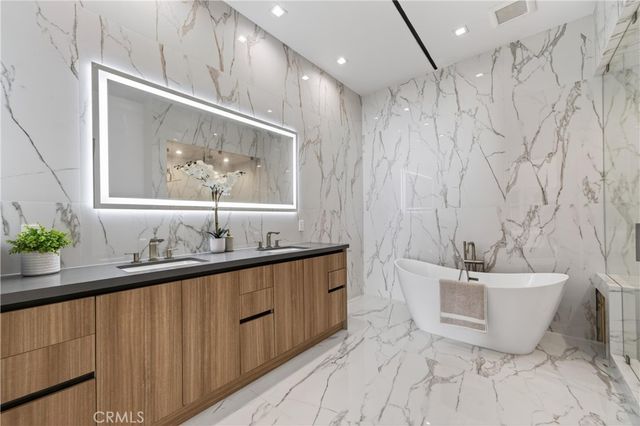 4016 Oakfield dr, Sherman Oaks, CA 91423