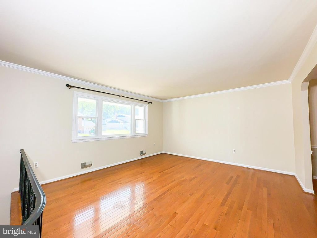 Image 5 of property listing at 9301 MIDLAND TURN, Upper Marlboro, MD 20772