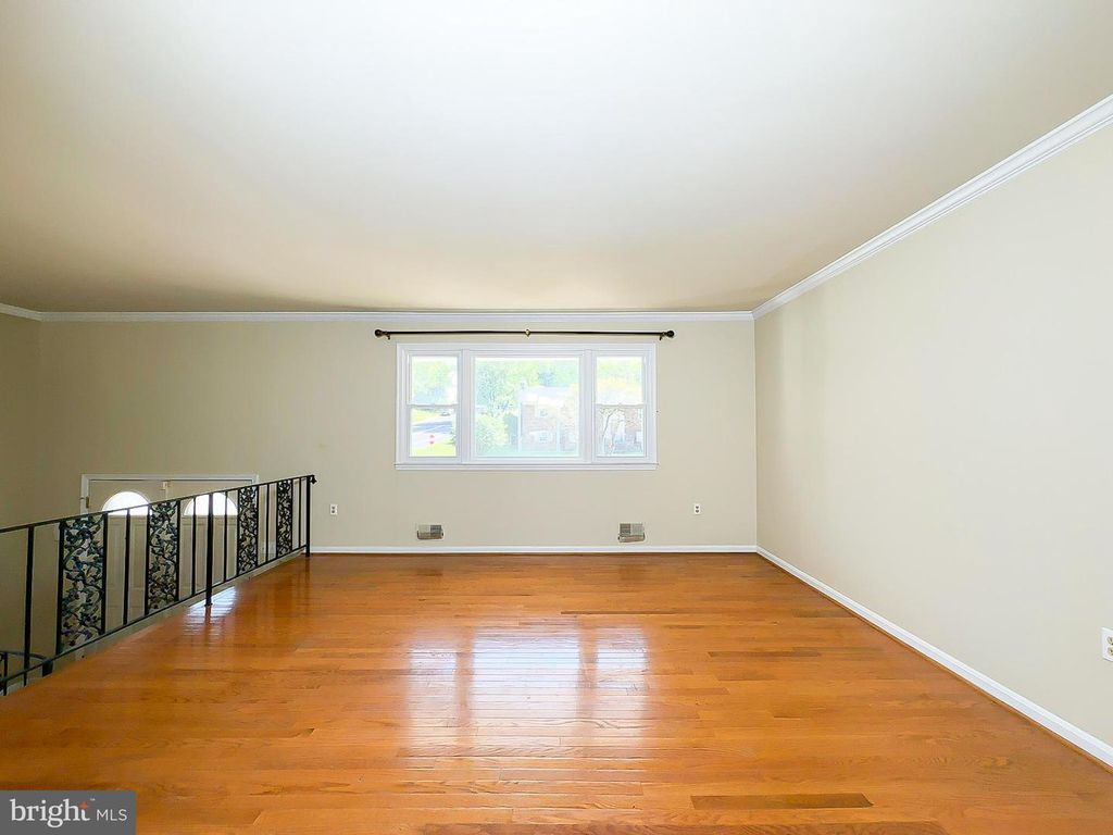 Image 6 of property listing at 9301 MIDLAND TURN, Upper Marlboro, MD 20772
