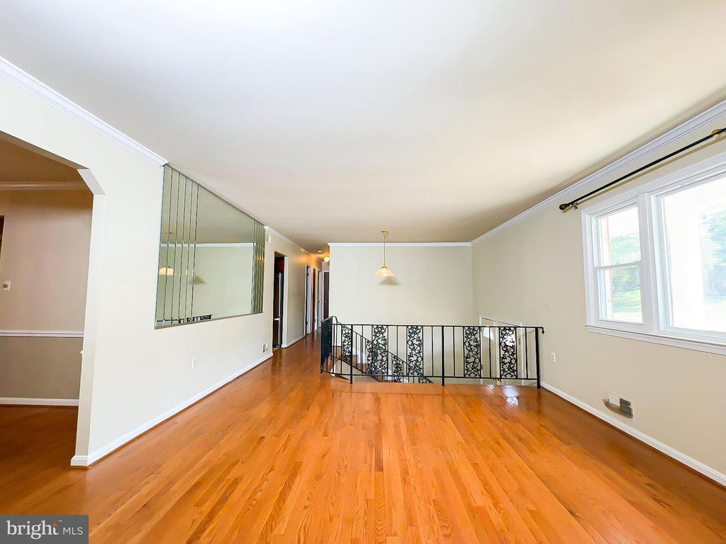 Image 7 of property listing at 9301 MIDLAND TURN, Upper Marlboro, MD 20772