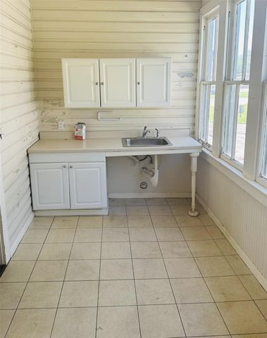 202 W Highway 79 Highway, Hutto, TX 78634