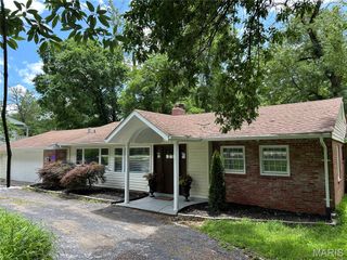 2009 N Geyer Road, Frontenac, MO 63131