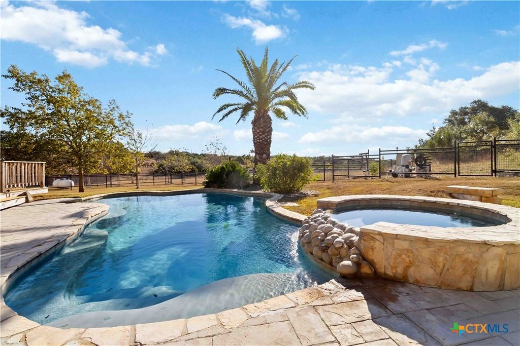 211 Scarlett Ridge Drive, Boerne, TX 78006