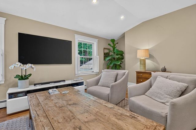 43 Atwood St, Wellesley, MA 02482