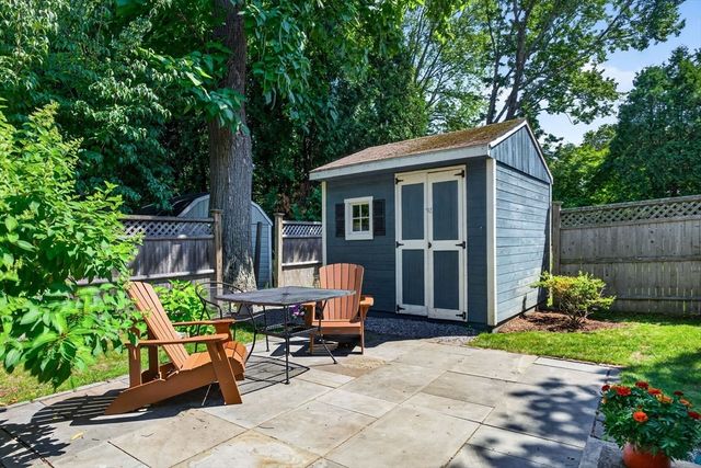 43 Atwood St, Wellesley, MA 02482