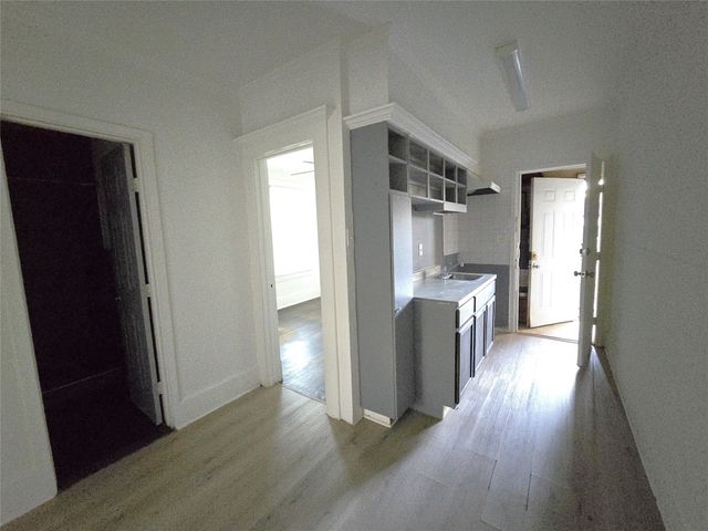 630 N Ewing Avenue, Dallas, TX 75203