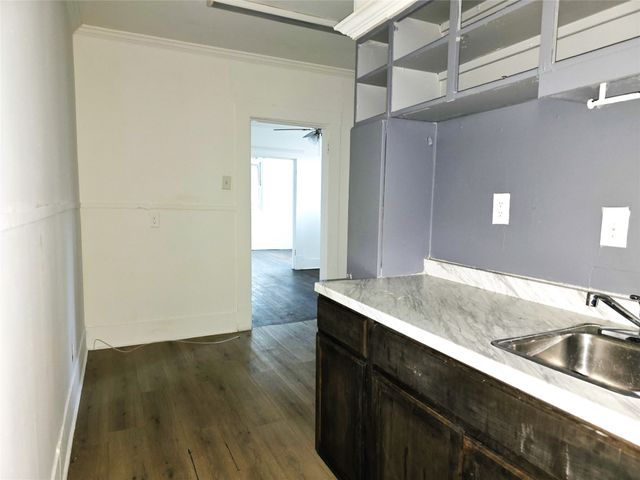 630 N Ewing Avenue, Dallas, TX 75203