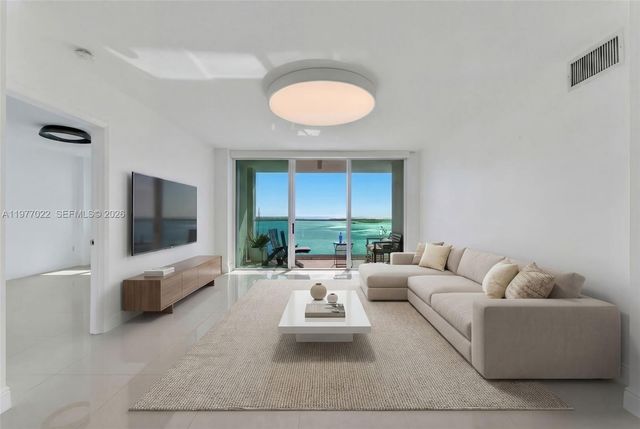 800 Claughton Island Dr 2804, Miami, FL 33131