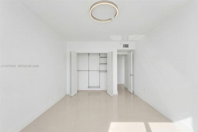 800 Claughton Island Dr 2804, Miami, FL 33131