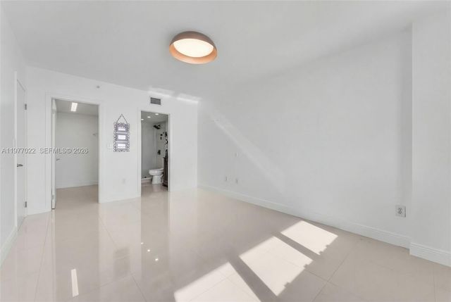 800 Claughton Island Dr 2804, Miami, FL 33131