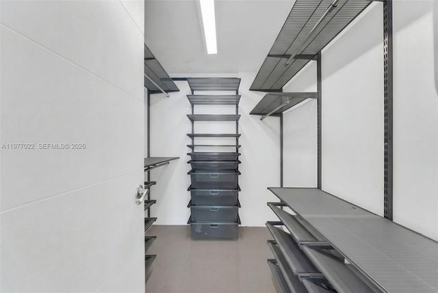 800 Claughton Island Dr 2804, Miami, FL 33131