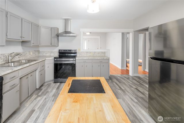 1031 W Glenwood Street, Port Angeles, WA 98363