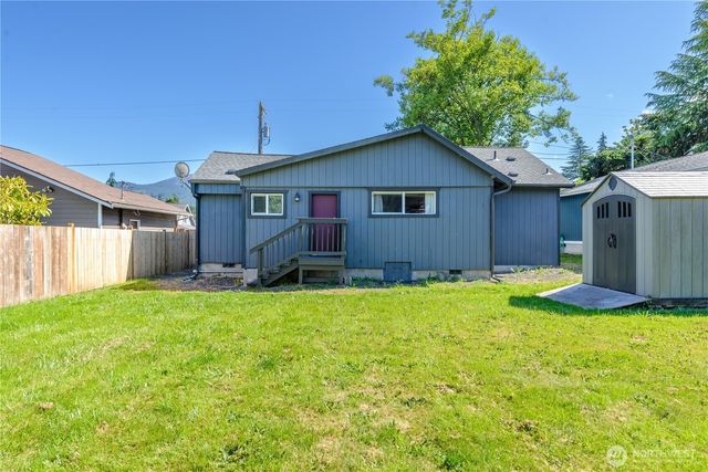 1031 W Glenwood Street, Port Angeles, WA 98363
