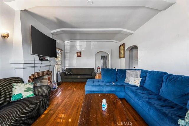 3786 Dublin, Los Angeles, CA 90018