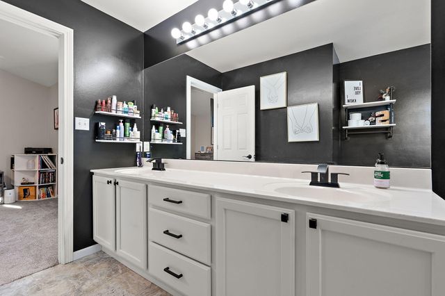 696 Admiral Drive, Porter, IN 46304