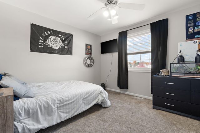 696 Admiral Drive, Porter, IN 46304