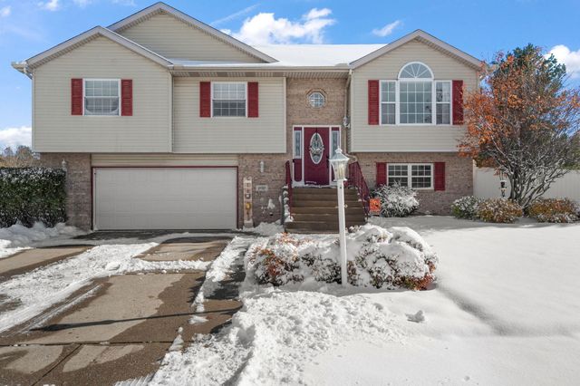 696 Admiral Drive, Porter, IN 46304