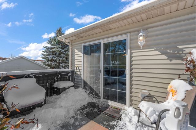 696 Admiral Drive, Porter, IN 46304