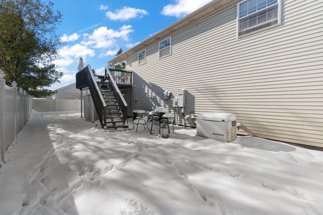 696 Admiral Drive, Porter, IN 46304