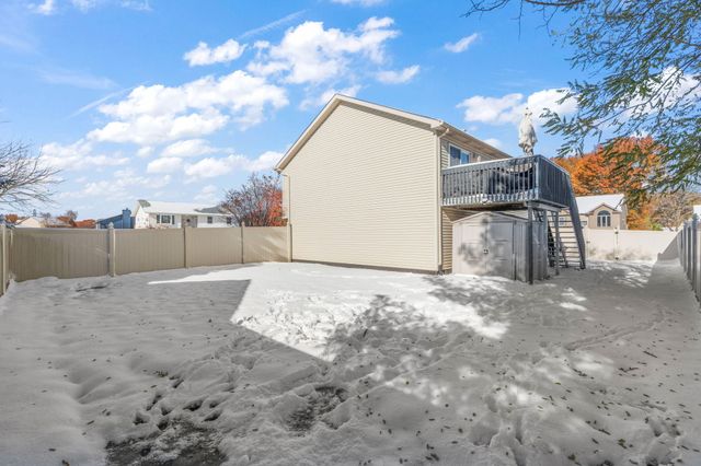 696 Admiral Drive, Porter, IN 46304