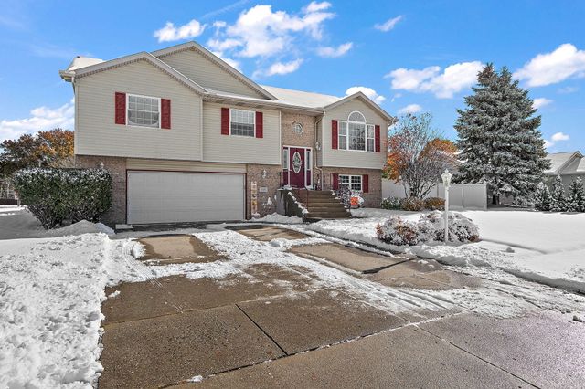 696 Admiral Drive, Porter, IN 46304