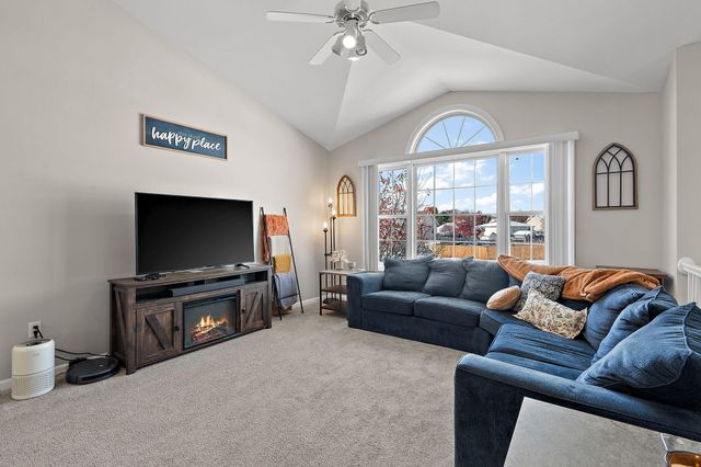 696 Admiral Drive, Porter, IN 46304