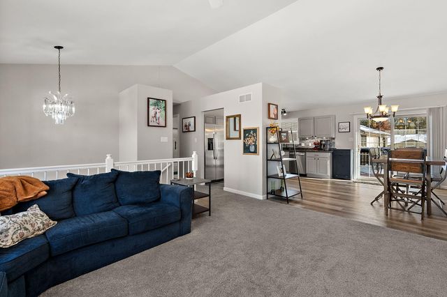 696 Admiral Drive, Porter, IN 46304