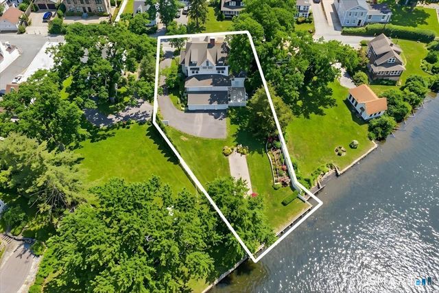 10 Scholes Lane, Essex, CT 06426