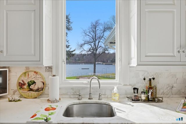 10 Scholes Lane, Essex, CT 06426