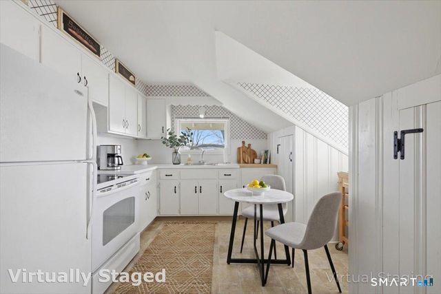 10 Scholes Lane, Essex, CT 06426