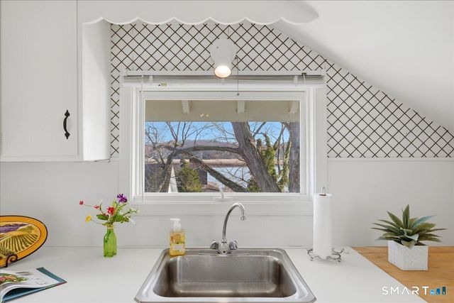 10 Scholes Lane, Essex, CT 06426