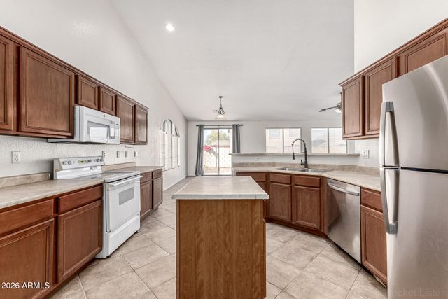 2202 W CARTER Road, Phoenix, AZ 85041