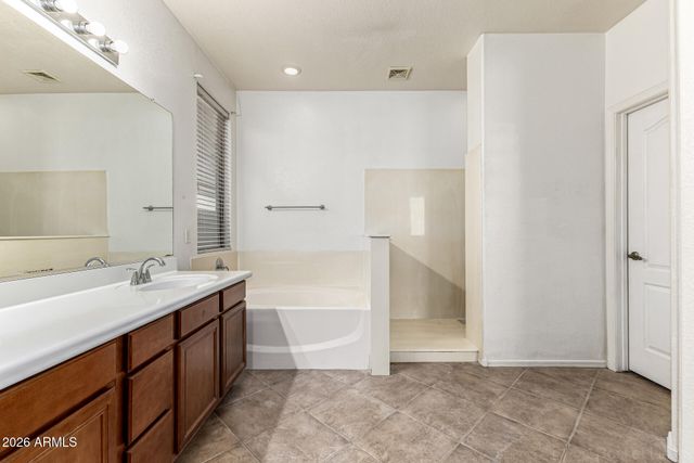 2202 W CARTER Road, Phoenix, AZ 85041