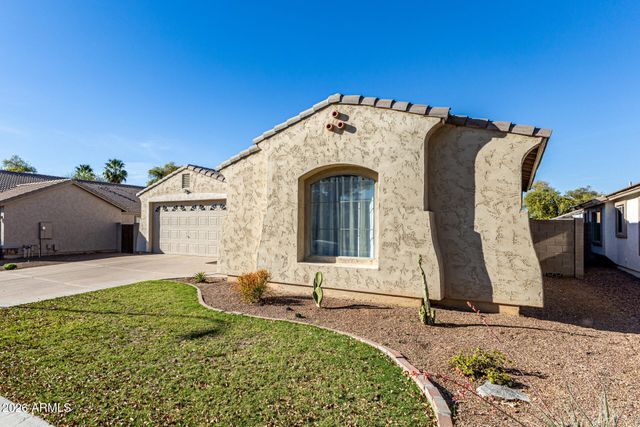 2202 W CARTER Road, Phoenix, AZ 85041