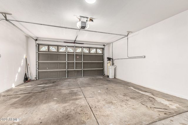 2202 W CARTER Road, Phoenix, AZ 85041