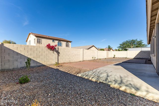 2202 W CARTER Road, Phoenix, AZ 85041
