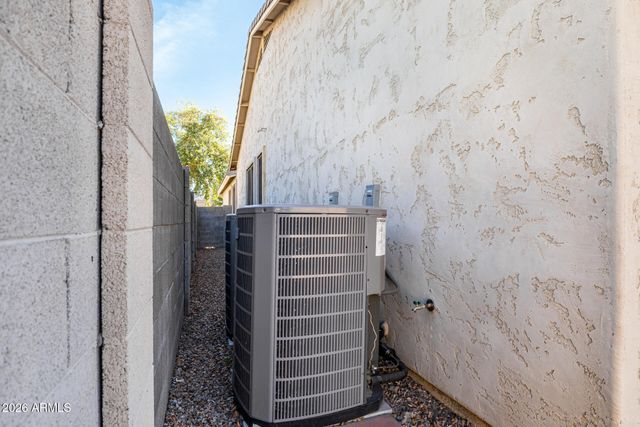 2202 W CARTER Road, Phoenix, AZ 85041