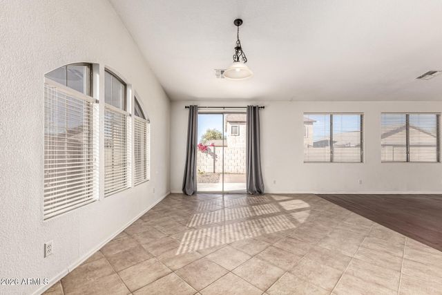 2202 W CARTER Road, Phoenix, AZ 85041