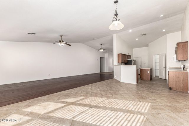 2202 W CARTER Road, Phoenix, AZ 85041