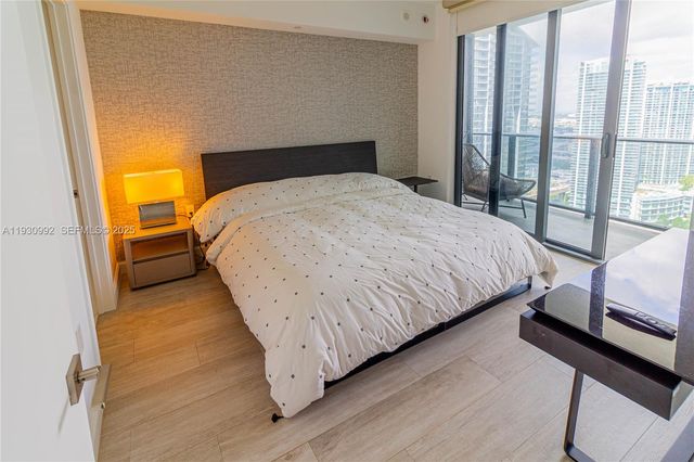 45 SW 9th St 3601, Miami, FL 33130