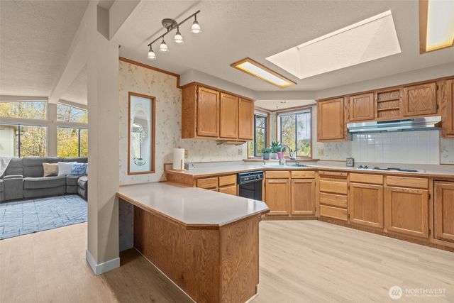 17373 Woodcrest Drive NE, Bothell, WA 98011