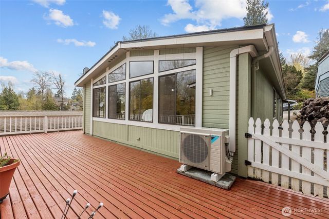 17373 Woodcrest Drive NE, Bothell, WA 98011