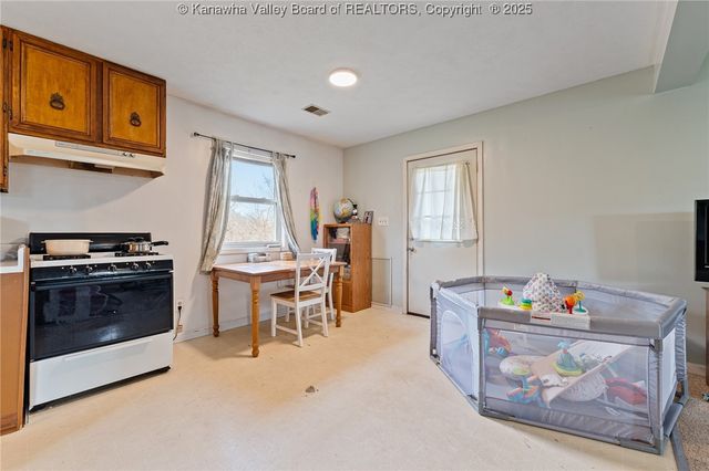 108 Cobble Lane, Cross Lanes, WV 25313