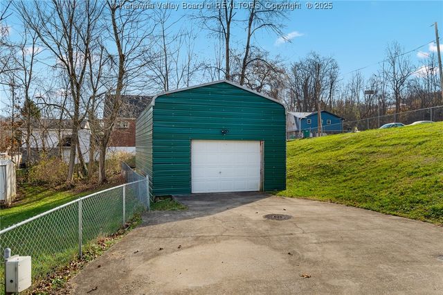 108 Cobble Lane, Cross Lanes, WV 25313