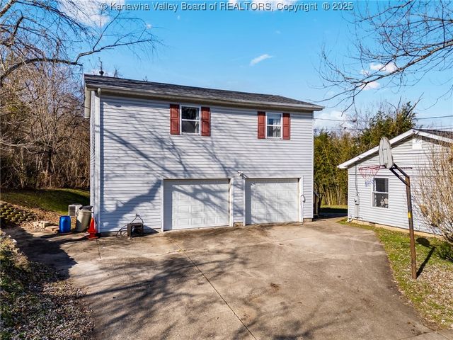 108 Cobble Lane, Cross Lanes, WV 25313