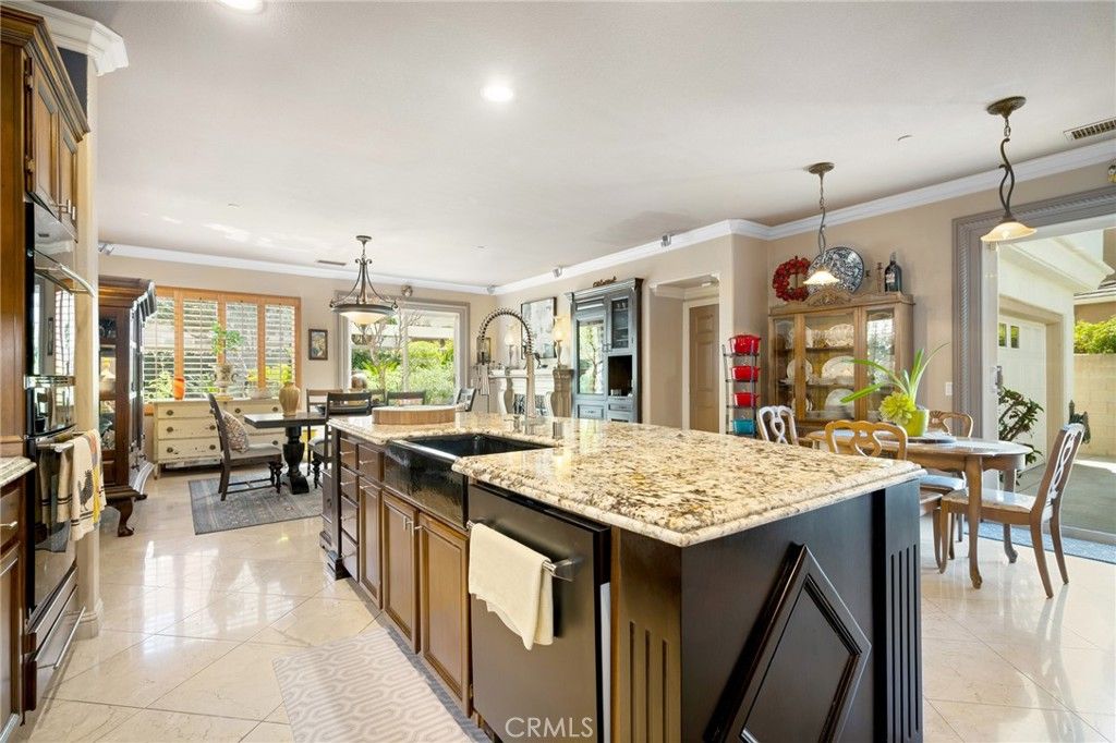 Image 11 of property listing at 32 Mossdale Court, Azusa, CA 91702