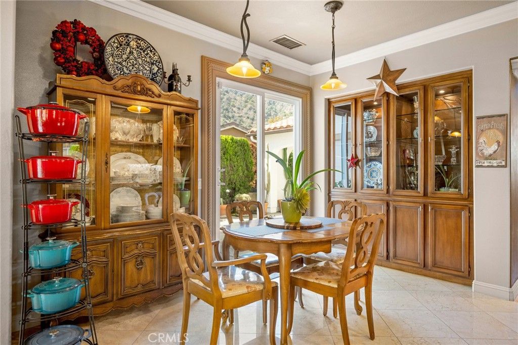 Image 17 of property listing at 32 Mossdale Court, Azusa, CA 91702