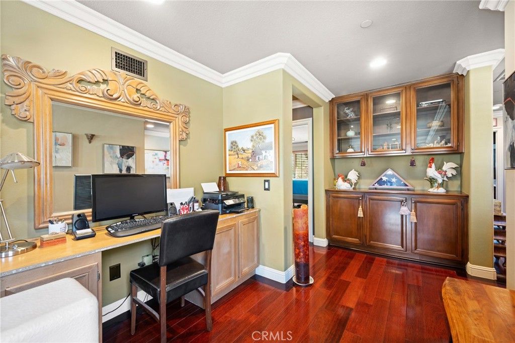 Image 21 of property listing at 32 Mossdale Court, Azusa, CA 91702